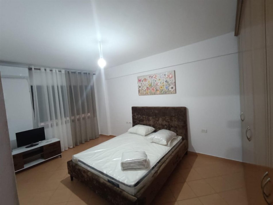 Tirane, jepet me qera apartament 2+1 Kati 8, 94 m² 650 € (21 Dhjetori)