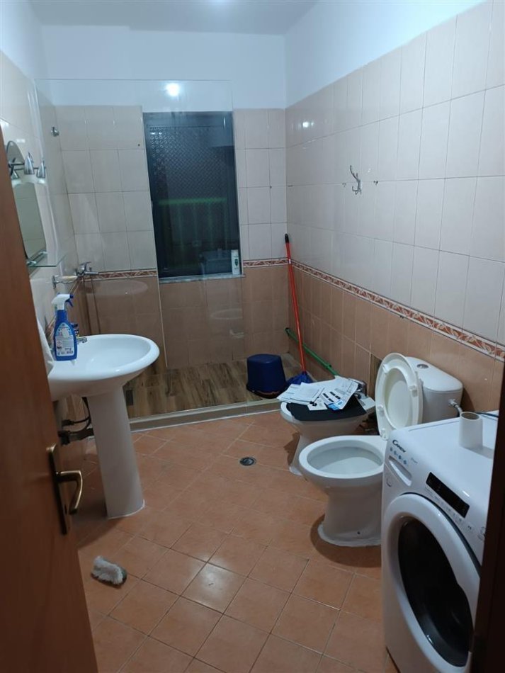Tirane, jepet me qera apartament 2+1 Kati 8, 94 m² 650 € (21 Dhjetori)