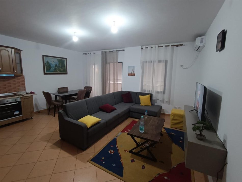 Tirane, jepet me qera apartament 2+1 Kati 8, 94 m² 650 € (21 Dhjetori)