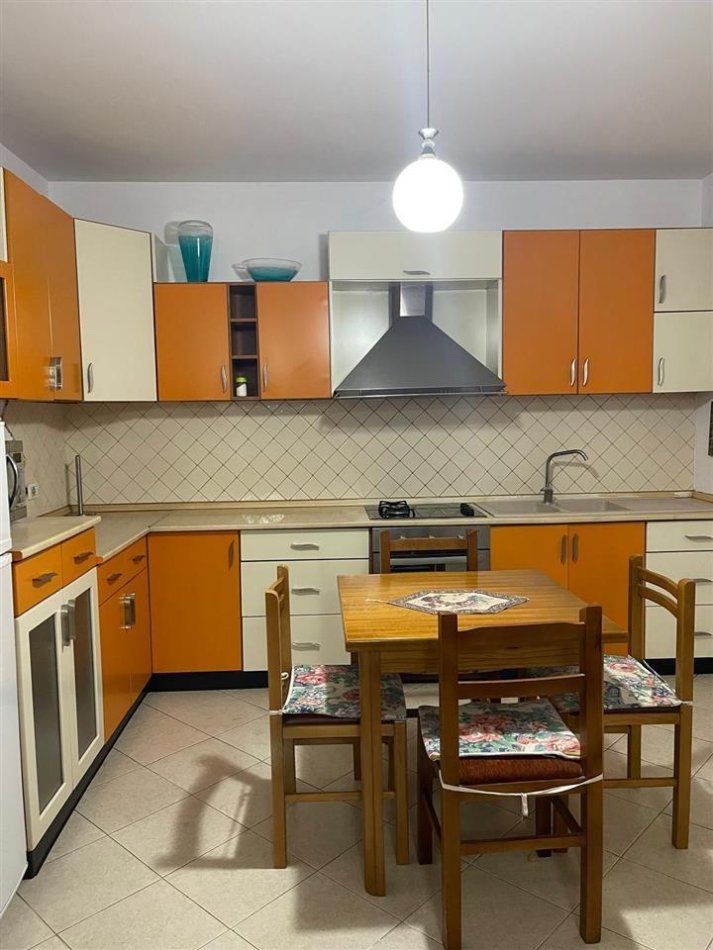 Tirane, shitet apartament 2+1 Kati 2, 110 m² (Rruga Dritan Hoxha)