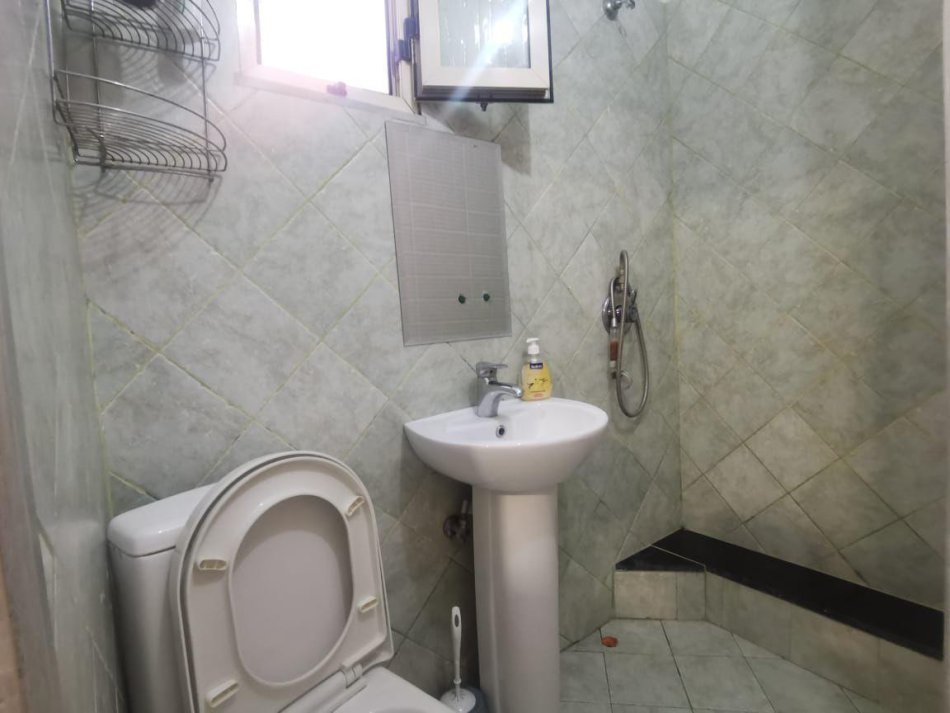 Tirane, jepet me qera garsonier 1+1 Kati 2, 32 m² 370 € (Rruga 5 Maj)