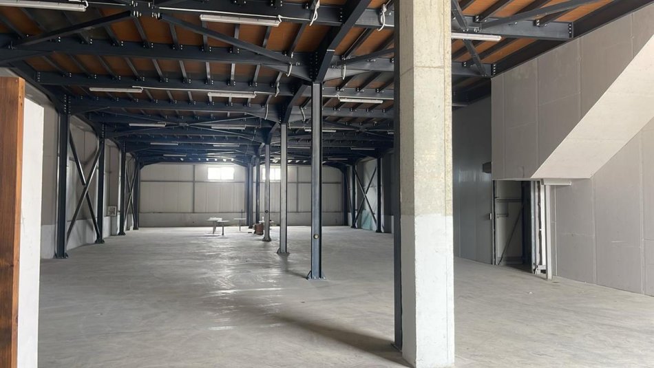 Tirane, jepet me qera magazine Kati 0, 700 m² 3.000 € (City Park)