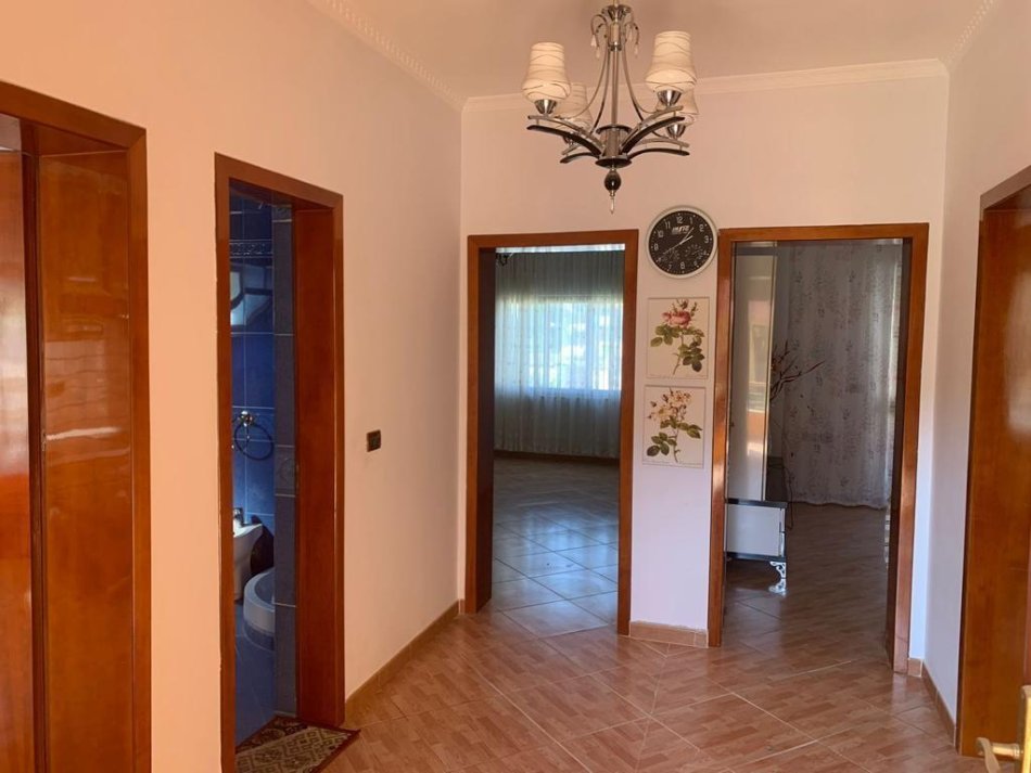 Tirane, jepet me qera apartament 2+1 Kati 2, 110 m² 350 € (Rruga Haki Stermilli)