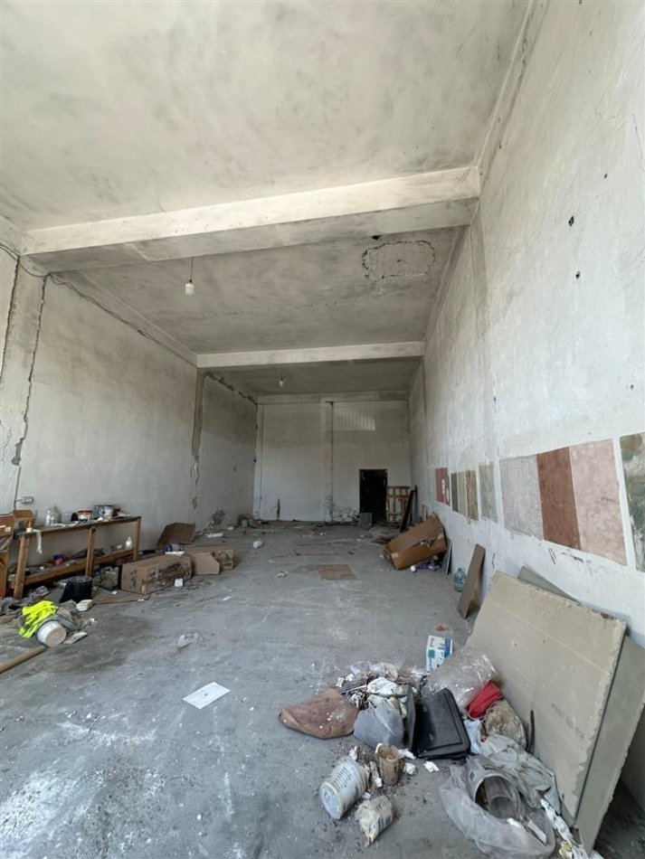 Tirane, jepet me qera magazine Kati 0, 100 m² 350 € (Kombinat)
