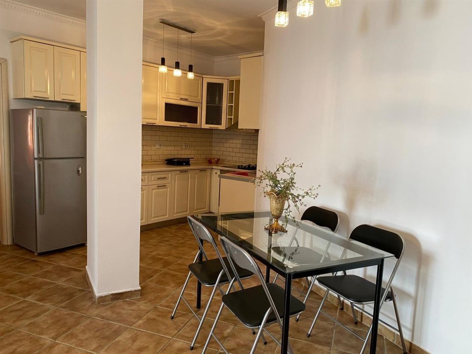Tirane, jepet me qera apartament 1+1+Ballkon Kati 4, 71 m² (Rruga muhamet Deliu)