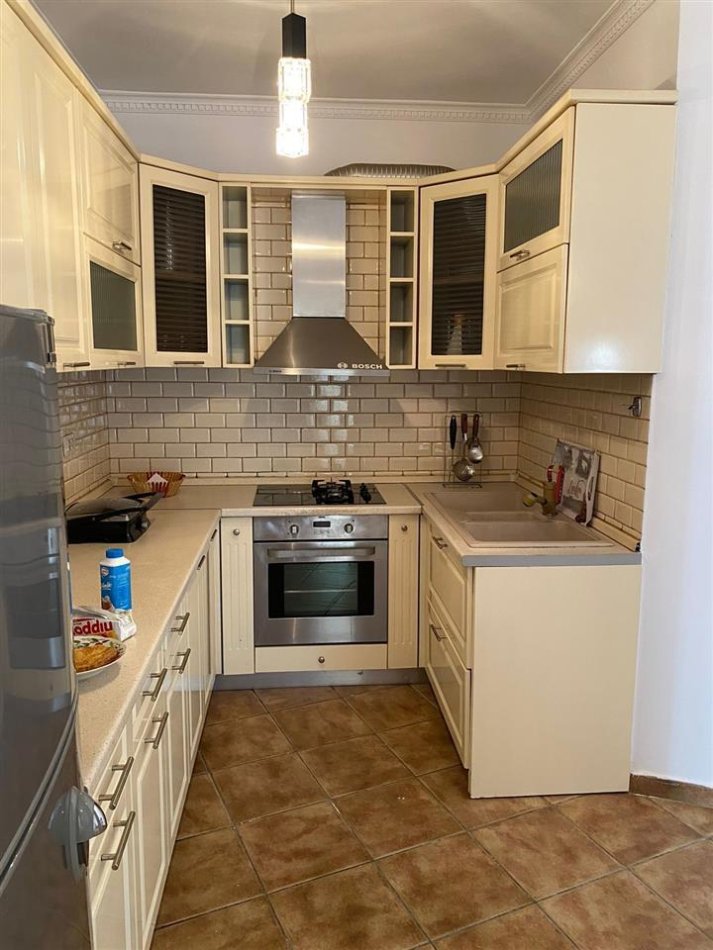 Tirane, jepet me qera apartament 1+1+Ballkon Kati 4, 71 m² (Rruga muhamet Deliu)