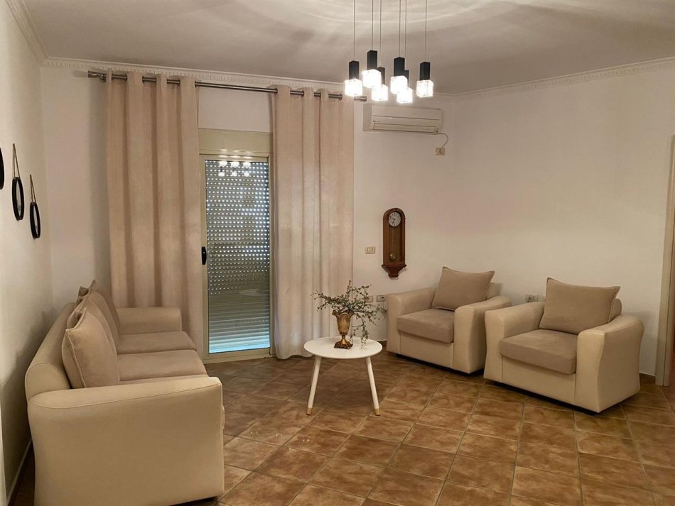 Tirane, jepet me qera apartament 1+1+Ballkon Kati 4, 71 m² (Rruga muhamet Deliu)