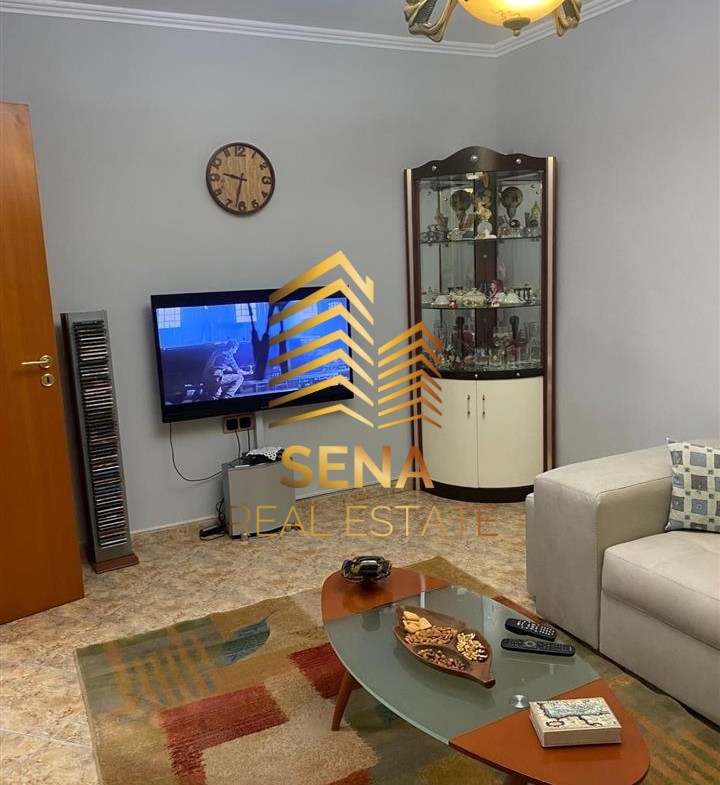 Tirane, jepet me qera apartament 2+1 Kati 4, 80 m² 550 € (Rruga Petro Marko)