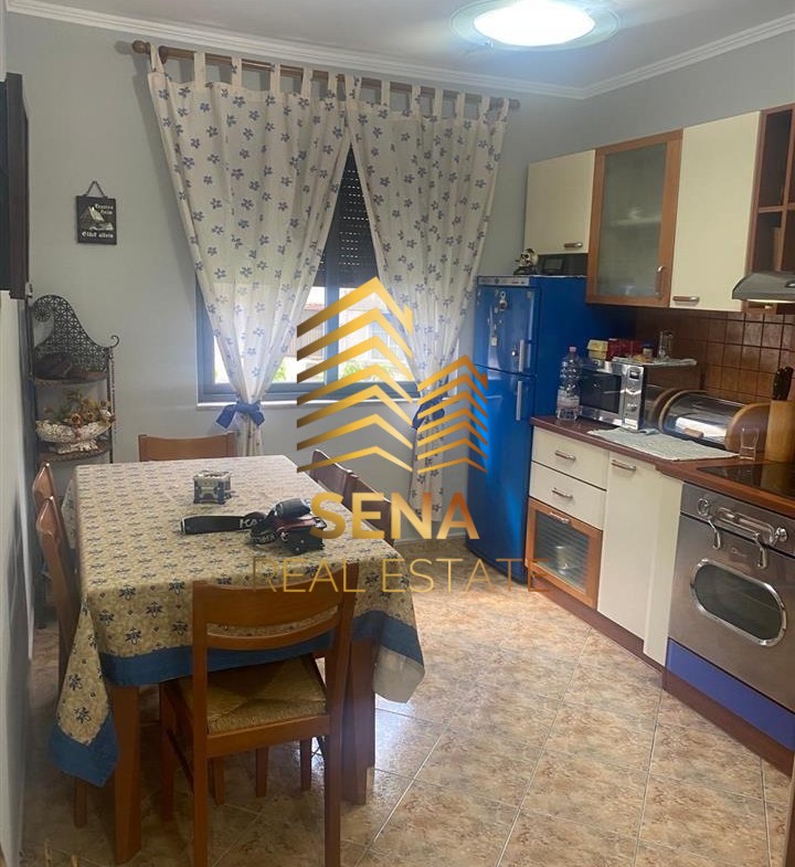 Tirane, jepet me qera apartament 2+1 Kati 4, 80 m² 550 € (Rruga Petro Marko)