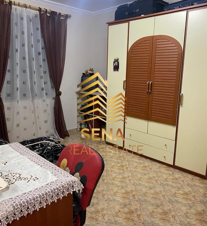 Tirane, jepet me qera apartament 2+1 Kati 4, 80 m² 550 € (Rruga Petro Marko)
