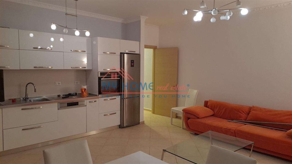 Tirane, jepet me qera 2+1+Ballkon Kati 4, 700 € 