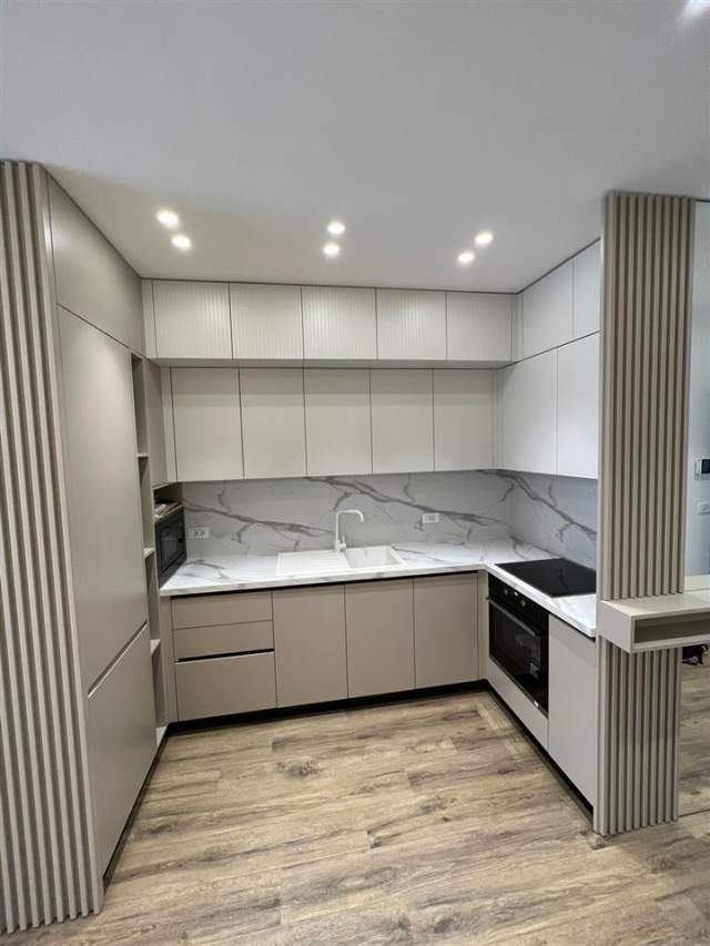 Tirane, jepet me qera apartament 1+1+A 60 m² 650 Euro