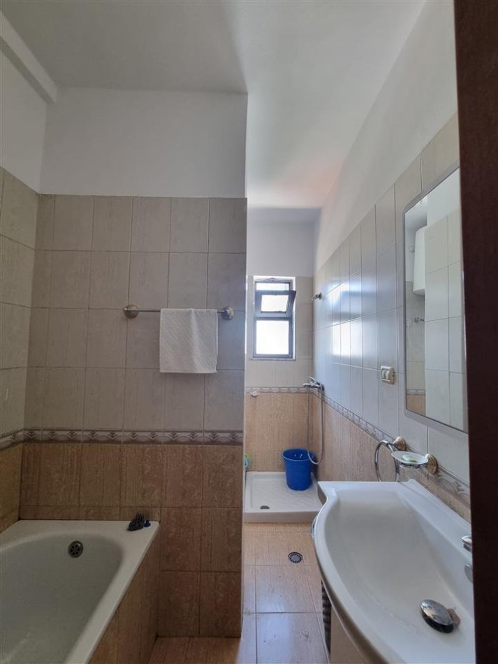 Tirane, jepet me qera apartament 2+1 Kati 8, 100 m² 600 € (Rruga e Dibres)