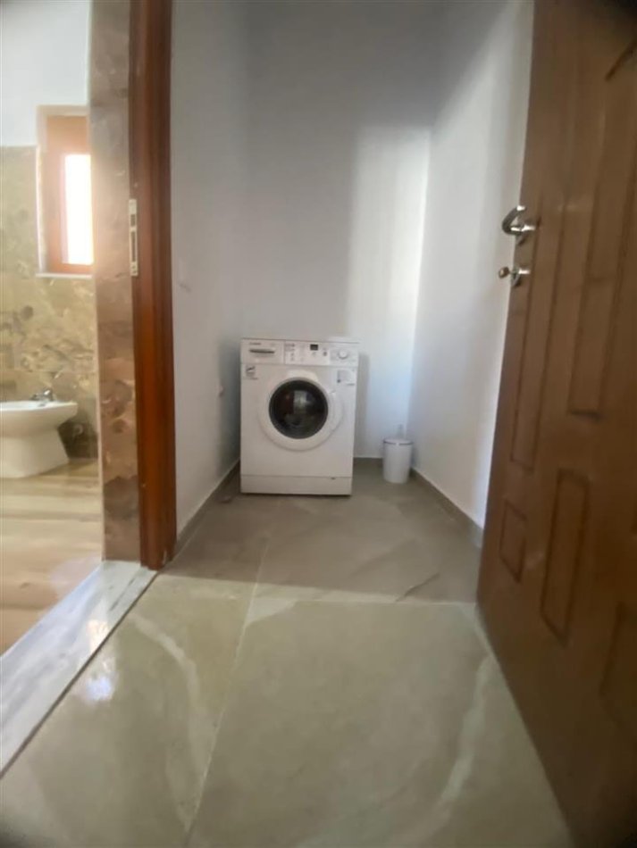 Tirane, jepet me qera apartament 3+1+Ballkon Kati 3, 160 m² 500 € (Astir)