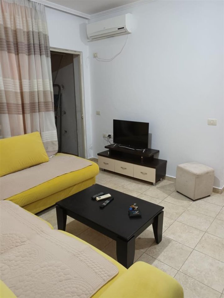 Tirane, jepet me qera apartament 1+1+Ballkon Kati 9, 55 m² 400 € (Ish fusha e aviacionit ,)