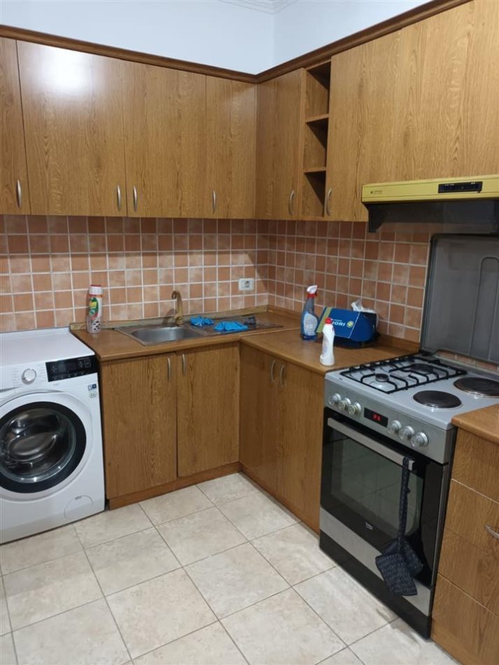 Tirane, jepet me qera apartament 1+1+Ballkon Kati 9, 55 m² 400 € (Ish fusha e aviacionit ,)