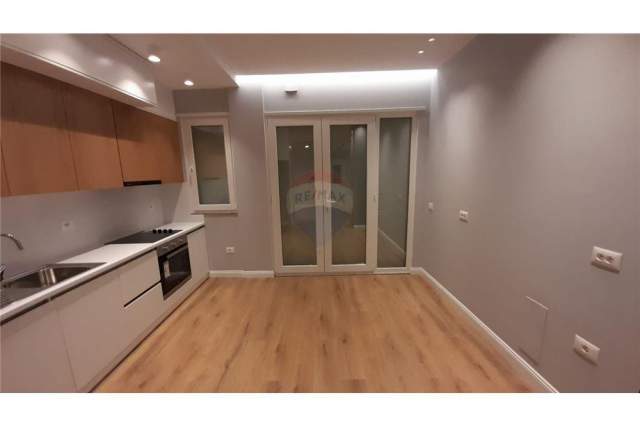 Tirane, jepet me qera apartament 3+1+A+BLK Kati -1, 140 m² 500 Euro (Ilia Shyti)