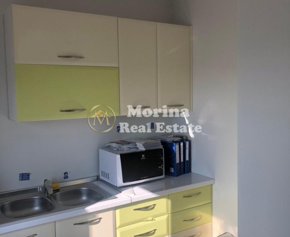 Tirane, jepet me qera apartament 2+1 Kati 7, 107 m² 600 € (Jordan Misja)