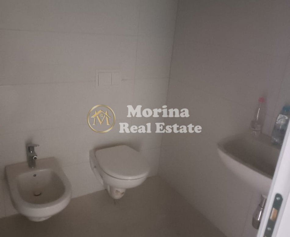 Tirane, jepet me qera apartament 1+1 Kati 1, 70 m² 500 € (Farmacia 10)