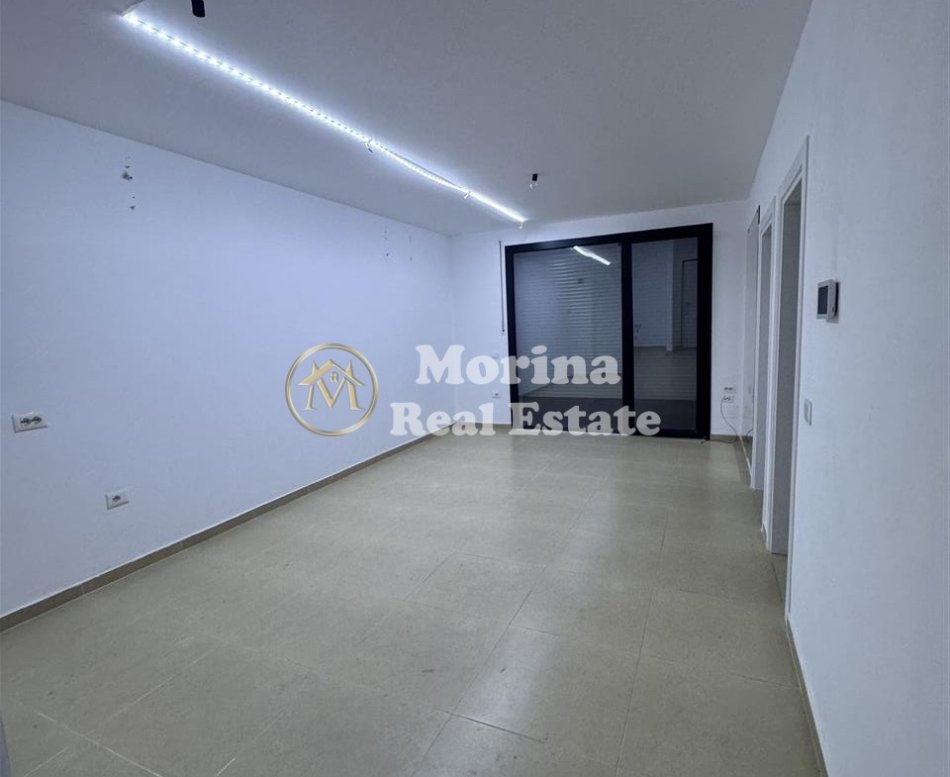 Tirane, jepet me qera ambjent biznesi Kati 2, 60 m² 450 € (Rezidenca Zirkon)