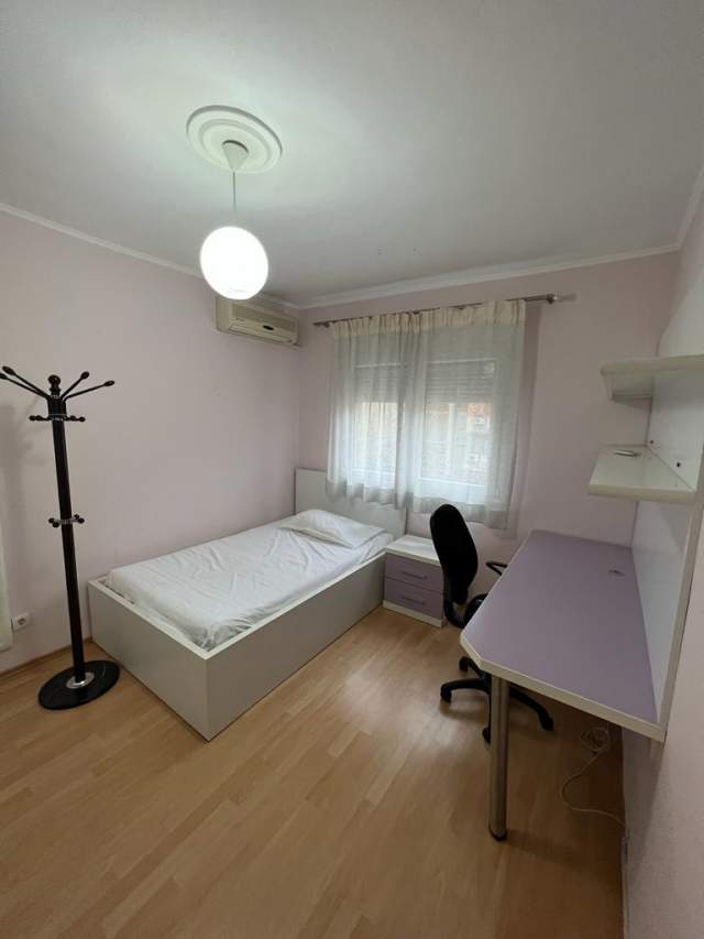 Tirane, jepet me qera apartament Kati 4, 75 m² 500 Leke (Ish Restorant Durresi)