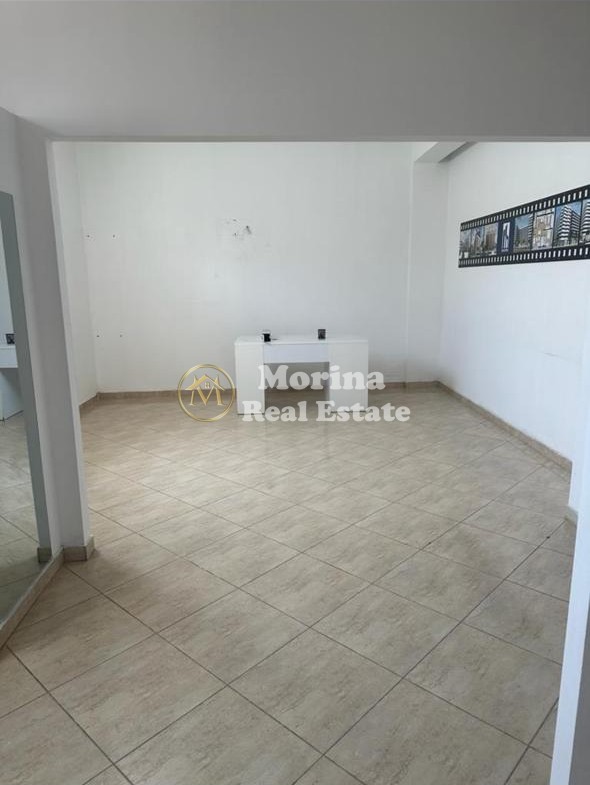 Tirane, jepet me qera zyre Kati 1, 50 m² 400 € (Laprake)