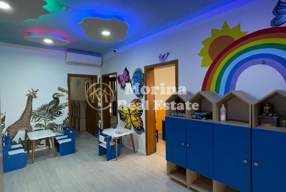 Tirane, jepet me qera ambjent biznesi Kati 1, 220 m² 1.000 € (Ali Demi)