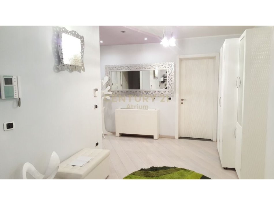 Tirane, jepet me qera apartament 3+1 Kati 2, 2.500 € (bllok)