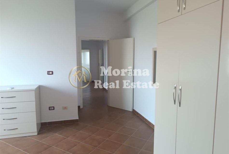 Tirane, jepet me qera apartament 3+1 Kati 3, 175 m² 500 € (Fushe Mezez)