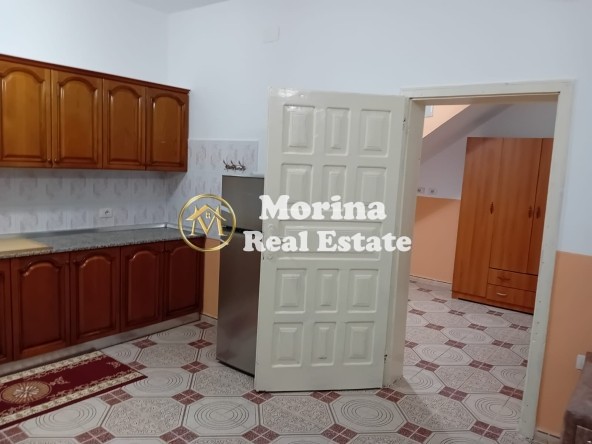 Tirane, jepet me qera shtepi 1+1 Kati 1, 80 m² 400 € (5 Maji)