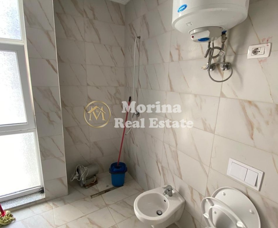 Tirane, jepet me qera apartament 3+1 Kati 2, 117 m² 500 € (5 Maji)