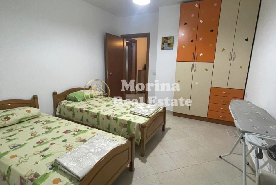 Tirane, jepet me qera apartament 2+1+2wc Kati 2, 110 m² 700 € (Zogu Zi)