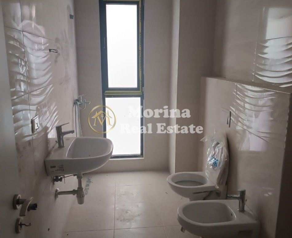 Tirane, jepet me qera apartament 3+1 Kati 1, 130 m² 600 € (Farmacia 10)