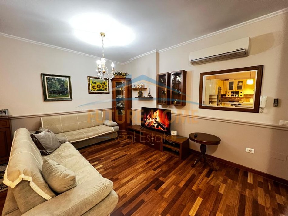 0683487469 Tirane, jepet me qera apartament 2+1+Ballkon Kati 1, 126 m² 1.000 € (Kopshti Zoologjik)