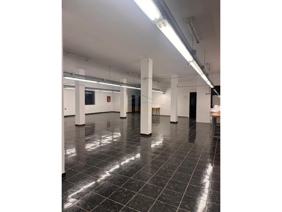 0683487469 KAMEZ , jepet me qera ambjent biznesi Kati 2, 420 m² 2.100 € (KAMEZ Qender)