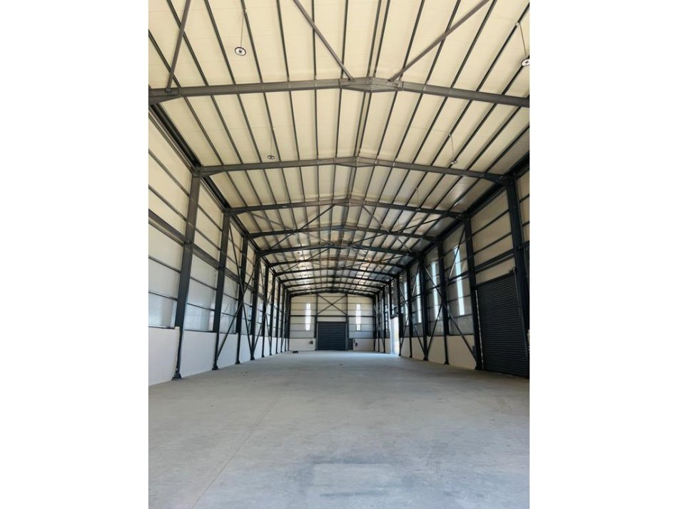 0683487469 Tirane, shitet magazine Kati 0, 6.000 m² 3.000.000 € (Autostrada TIRANE-DURRES)