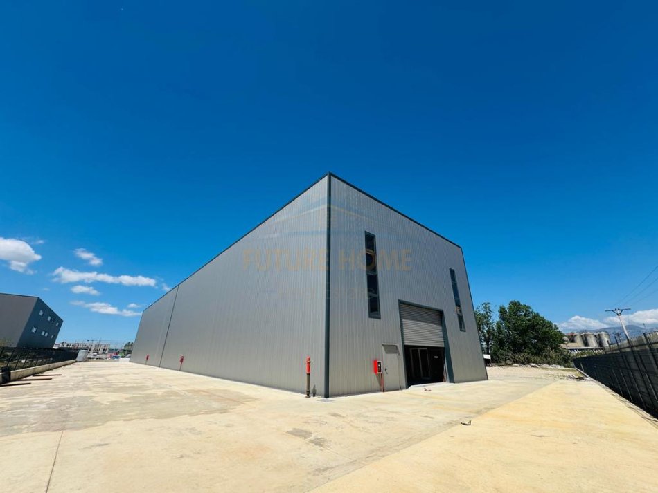 0683487469 Tirane, shitet magazine Kati 0, 6.000 m² 3.000.000 € (Autostrada TIRANE-DURRES)
