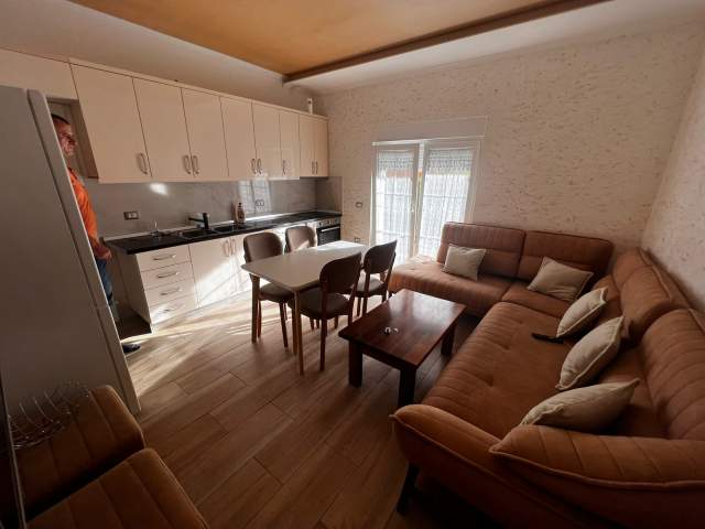 Tirane, jepet me qera apartament 2+1+BLK Kati 1, 70 m² 350 Euro (Rruga 5 maji)