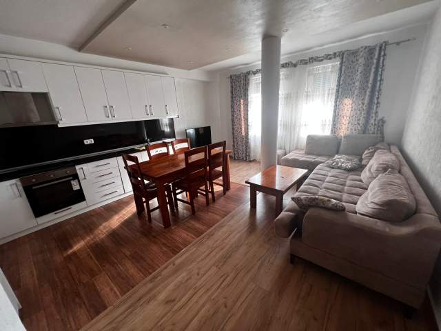 Tirane, jepet me qera apartament 2+1+BLK Kati 4, 100 m² 400 Euro (Rruga 5 maji)