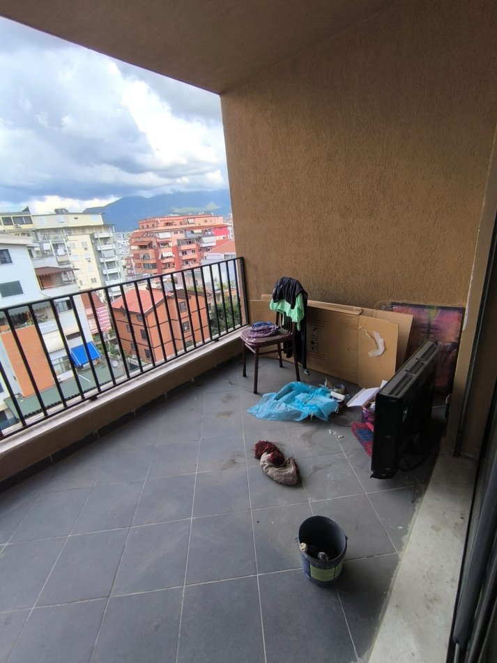 Tirane, shitet apartament 1+1+Ballkon Kati 4, 65 m² 97.500 € (kodra diellit)