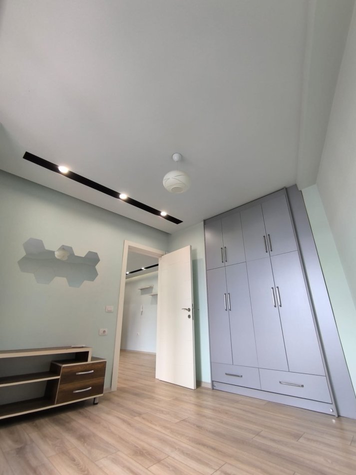 Tirane, shitet apartament 1+1+Ballkon Kati 4, 65 m² 97.500 € (kodra diellit)
