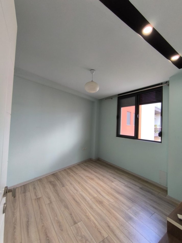 Tirane, shitet apartament 1+1+Ballkon Kati 4, 65 m² 97.500 € (kodra diellit)