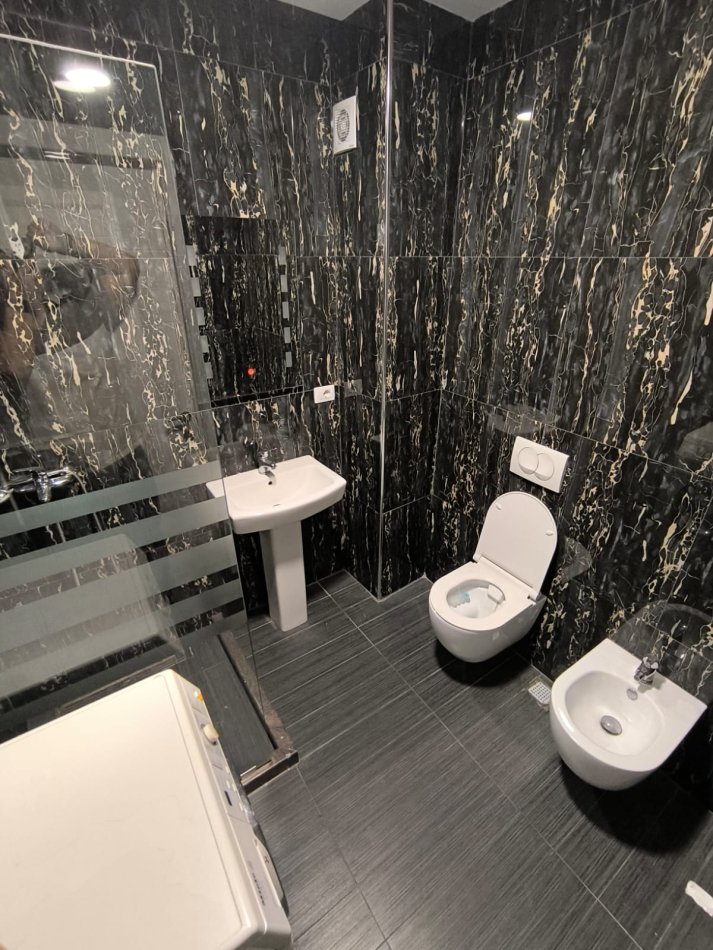 Tirane, shitet apartament 1+1+Ballkon Kati 4, 65 m² 97.500 € (kodra diellit)