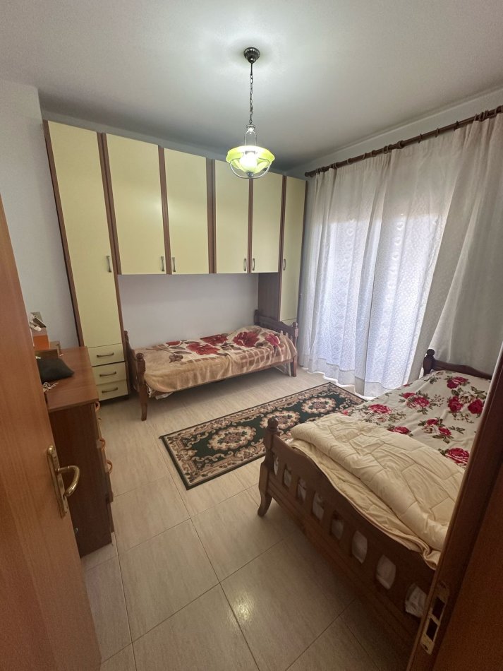 Tirane, jepet me qera apartament 2+1+Aneks+Ballkon Kati 2, 115 m² 700 € (Haxhi Hysen Dalliu)
