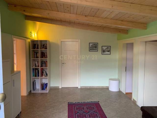 Tirane, jepet me qera apartament 2+1+A Kati 6, 136 m² 600 Euro (Komuna e Parisit)