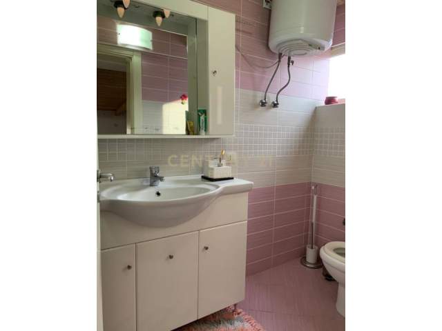 Tirane, jepet me qera apartament 2+1+A Kati 6, 136 m² 600 Euro (Komuna e Parisit)