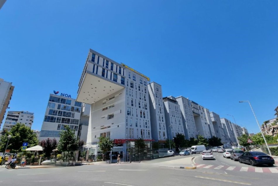 Tirane, jepet me qera ambjent biznesi , 210 m² ,kati 0 (perdhe) 30€/m2 (Komuna e Parisit)