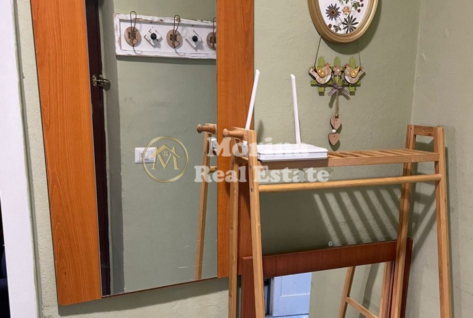 Tirane, jepet me qera apartament 1+1 Kati 2, 60 m² 600 € (Bulevardi Zogu i Pare)