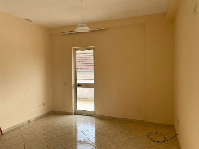 Tirane, jepet me qera apartament 1+1+A+BLK Kati 4, 68 m² 220 Euro (Rruga Kongresi Manastirit)