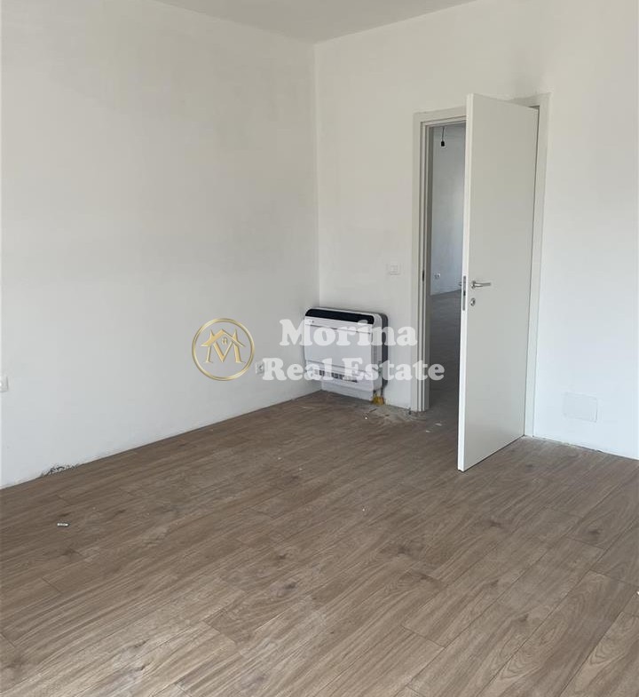 Tirane, jepet me qera apartament 3+1 Kati 4, 150 m² 500 € (Bulevardi i Ri)
